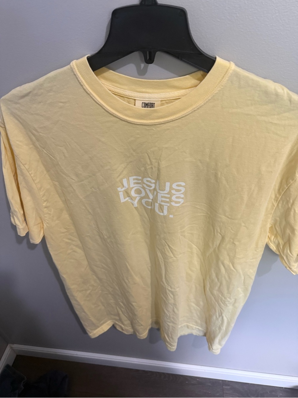 Adult Yellow 'Jesus Loves You' Graphic Tee size XL comfort colors